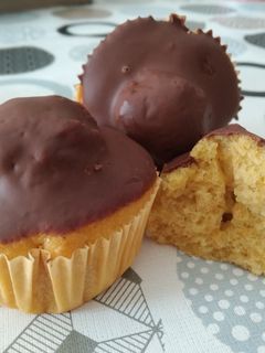 Una foto de Magdalenas de zanahoria y chocolate, con Mambo