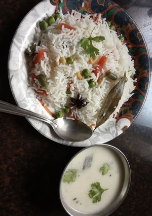 પુલાવ-કઢી (Pulao Kadhi Recipe In Gujarati) રેસીપી મુખ્ય ફોટો