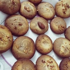 A picture of Marble cookies with Almonds.
