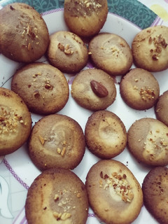 A picture of Marble cookies with Almonds.