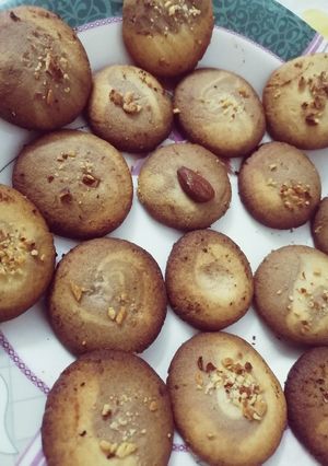 A picture of Marble cookies with Almonds.