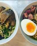 Ramen de cogumelos e bacon