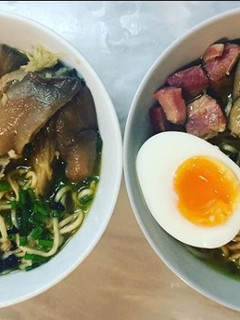 Foto de Ramen de cogumelos e bacon