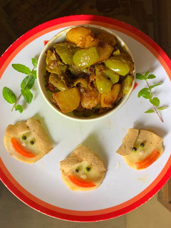 आलू शिमला मिर्च की सब्जी (Aloo shimla mirch ki sabzi recipe in Hindi) रेसिपी मुख्य फोटो