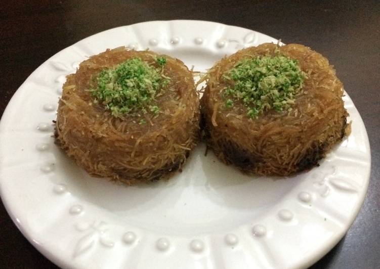 كنافه بالتمر والقشطه