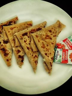 எக் ஸ்டஃப்டு சப்பாத்தி(egg stuffed chappati recipe in tamil) செய்முறை முக்கிய புகைப்படம்