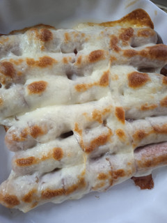Una foto de Panchos con panceta y muzzarella 💣