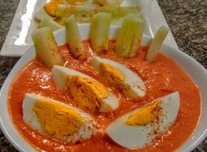 Una foto de GAZPACHO🍅🥒🌶️Con Melón.. !