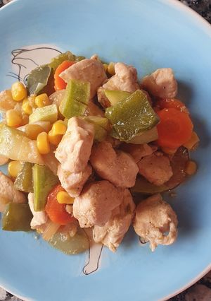Una foto de Pollo con verduras a mi "estilo chino"