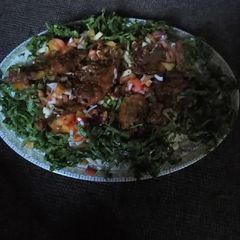 A picture of Chíckєn pєpє αnd salad.