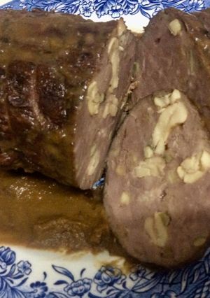 Foto principal de Redondo de ternera rellena de anacardos y pipas de calabaza con salsa especial