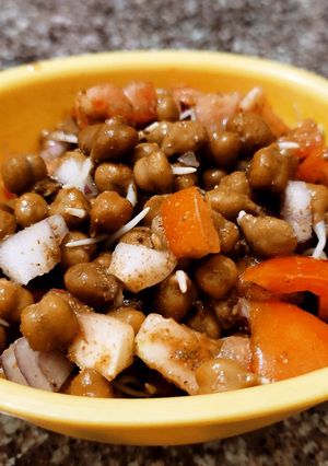 A picture of Black chickpea sprouts salad.