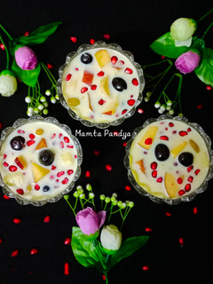A picture of Fruit Custard.
