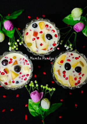 A picture of Fruit Custard.