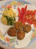 Albóndigas de merluza con zapallitos salteados tomates orégano