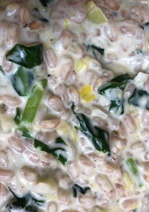 A picture of Wild garlic spelt risotto.