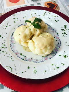 Una foto de Coliflor con salsa de almendra