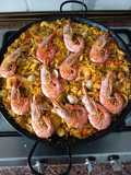 Paella de marisco y alcachofas