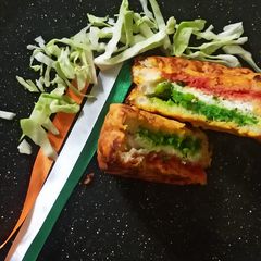 A picture of Tiranga bread pakoda.