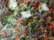 Una foto de chop suey con repollo