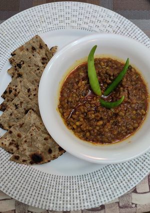 બાજરી ના રોટલા (Bajri Rotla Recipe In Gujarati) રેસીપી મુખ્ય ફોટો