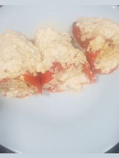 Una foto de Pimiento de piquillo relleno de pollo con salsa roquefort