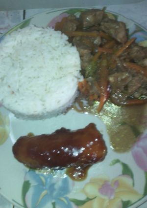 Una foto de Pollo con vegetales