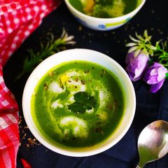 A picture of Cream of Spinach Soup.