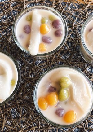 A picture of 🧑🏽‍🍳🧑🏼‍🍳 Rice Balls in Sweet Coconut Milk (Thai Dessert) • Bua Loy |ThaiChef Food.