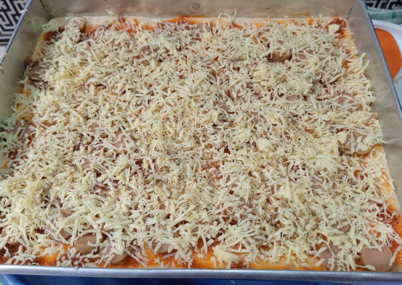 Pizza sosis (toping suka suka)