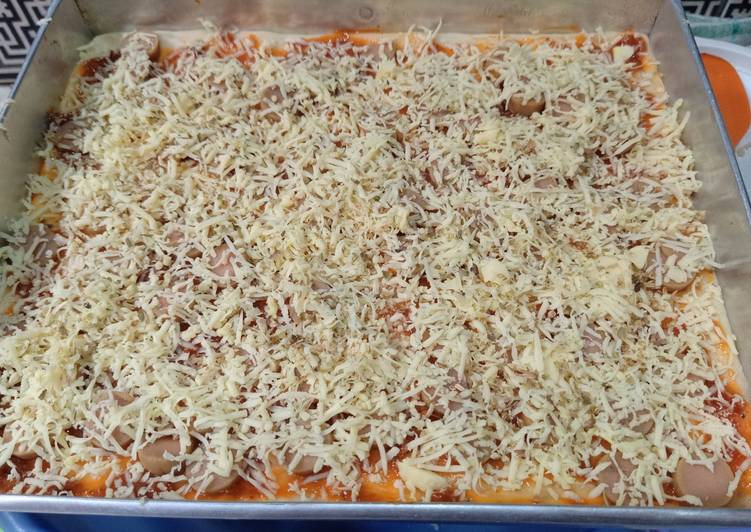 Langkah Mudah untuk Menyiapkan Pizza sosis (toping suka suka), Bisa Manjain Lidah