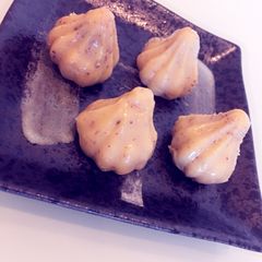A picture of Ukadiche Modak.