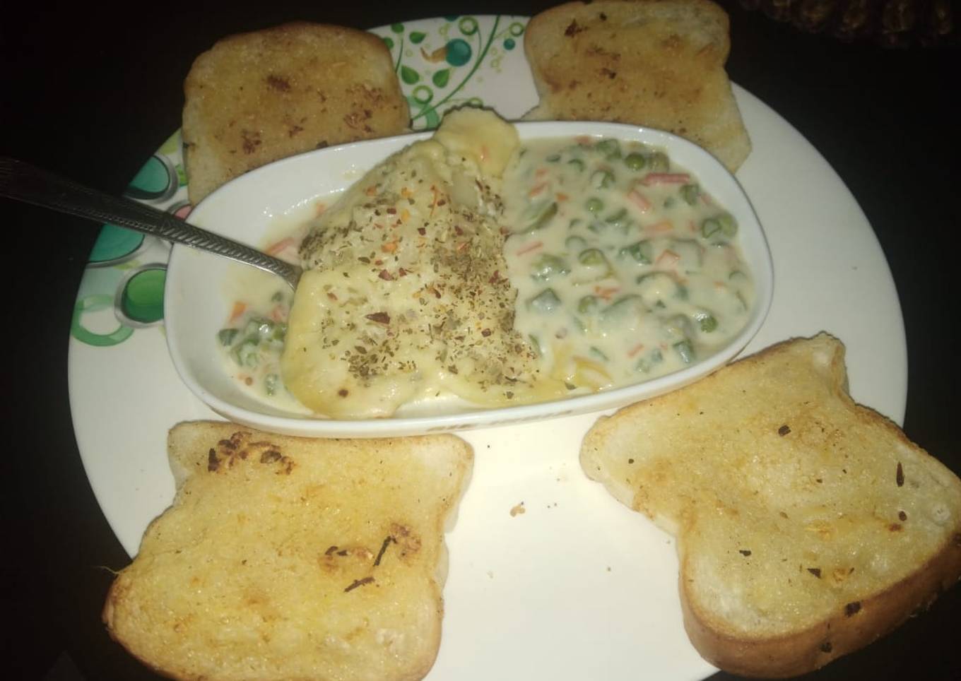 Potato baked dish with garlic bread