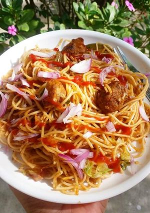 চিকেন চাউমিন(Chicken Chow mien recipe in Bengali) রেসিপির প্রধান ছবি