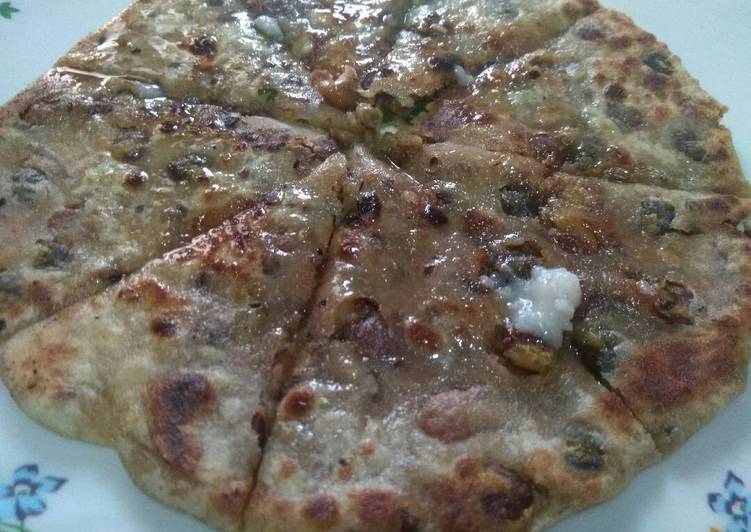 Steps to Make Speedy Mixed Sprouts Parantha