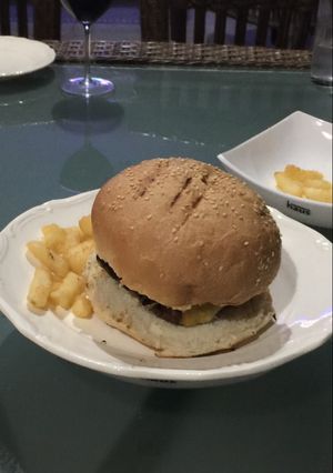 Una foto de Hamburguesa de Rib Eye Sonorense