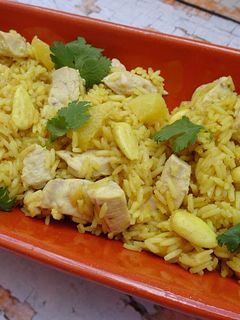 Foto de Arroz frito com frango do campo e abacaxi aromatizado com coentros