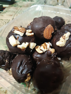 Una foto de Trufas de coco y dulce de leche sin gluten