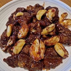A picture of Garlicky Porkchops.