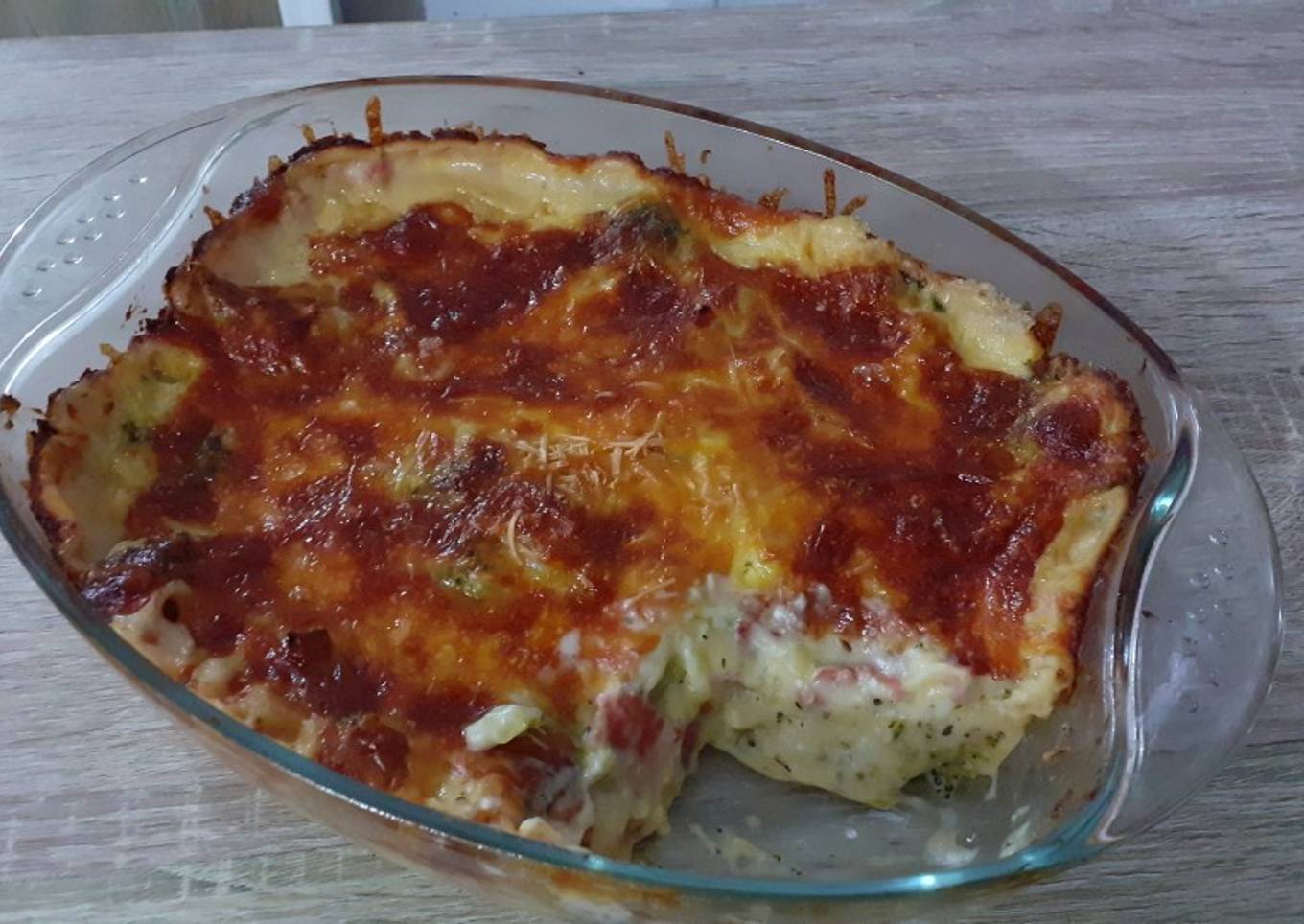 Baked potato with bechamel sauce