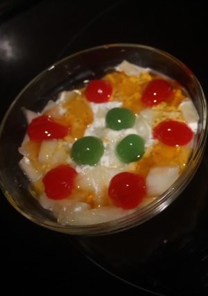 Una foto de Yogur griego con chía y cerezas