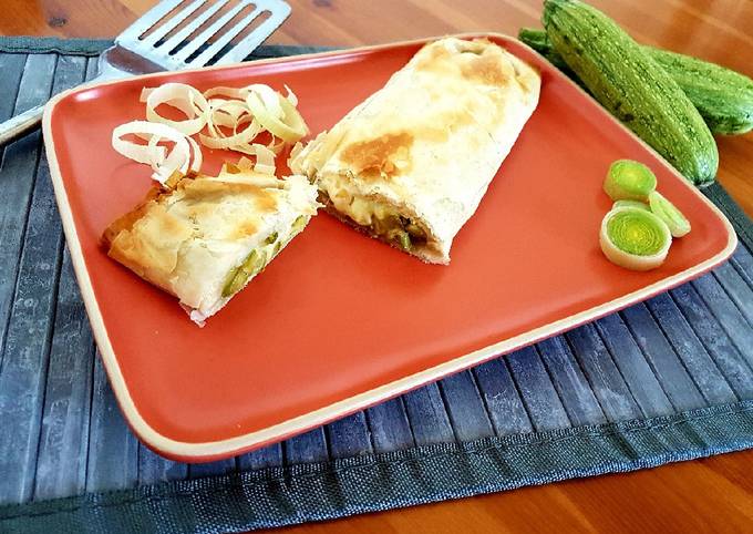 Guida passo passo a Fai Perfetto Strudel salato con zucchine e formaggio