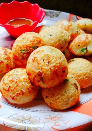 रवा वेजी अप्पम रेसिपी मुख्य फोटो