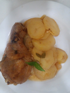 Una foto de Fricasé de pollo con papas