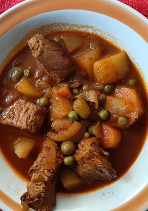 Una foto de Estofado de res a mi estilo (delicioso😋)