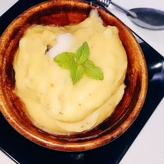 Spicy gram flour halwa(besni) A picture of Spicy gram flour halwa(besni).