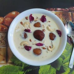 A picture of Gulab Jamun Kheer.