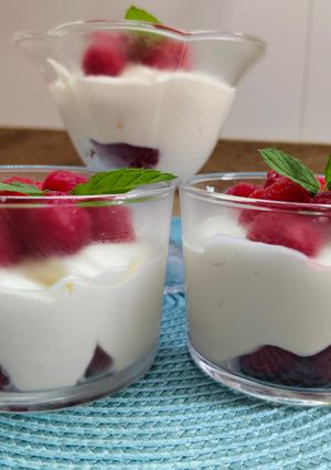 Foto principal de Crema de queso con frambuesas