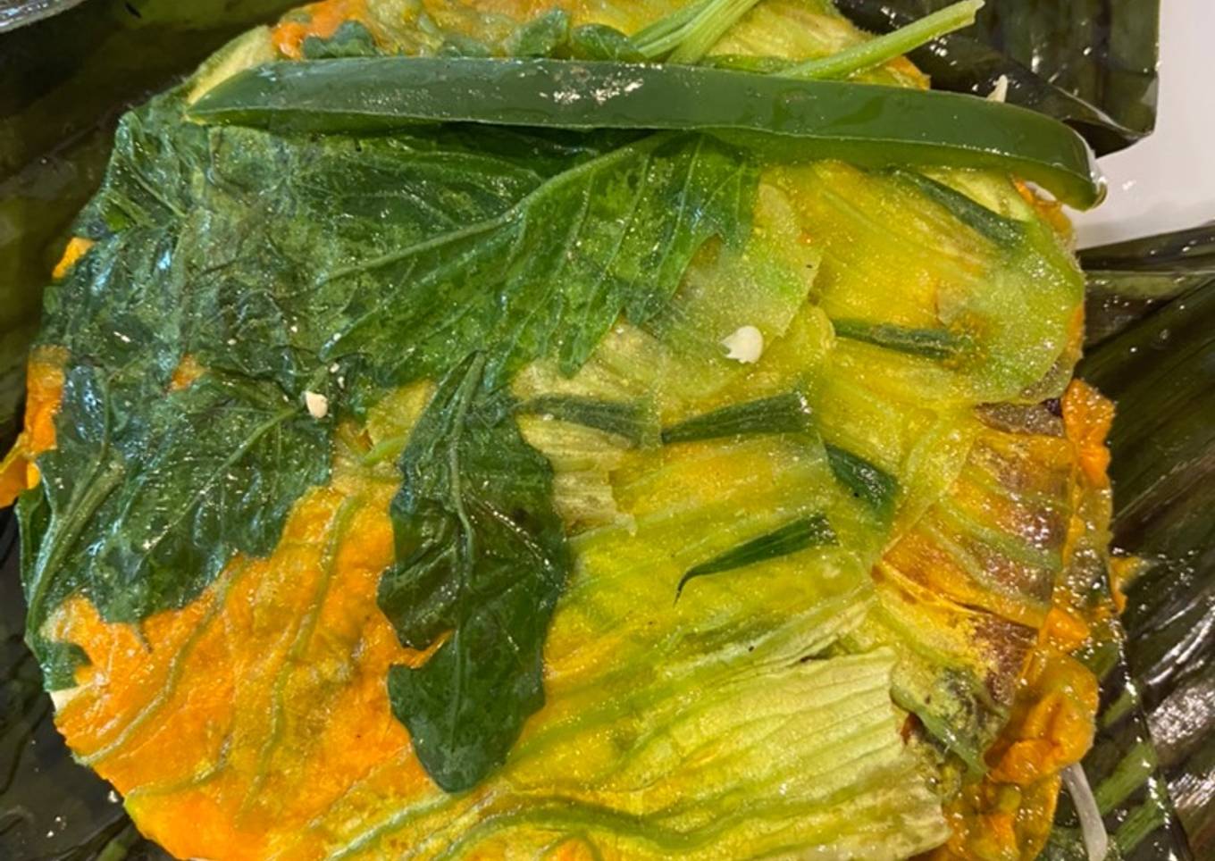 Queso envuelto en flor de calabaza