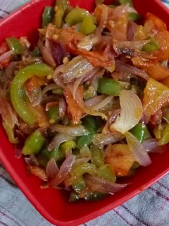 टमाटर शिमला मिर्च (Tamatar shimla mirch recipe in hindi) रेसिपी मुख्य फोटो
